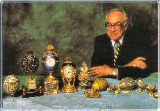 Mr. Forbes met zijn Fabergé Eieren